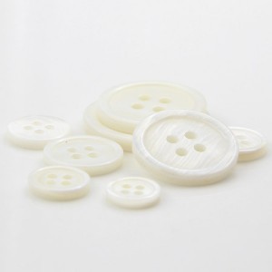 BSB001 Մեծածախ կլոր կարի կոճակներ Natual Shell սպիտակ կոճակներ հագուստի համար