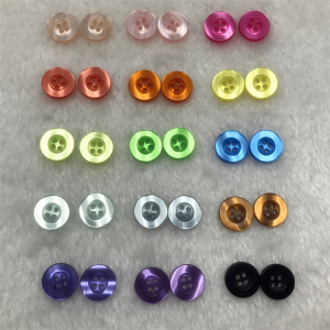 lag luam wholesale 4 qhov Polyester Resin engraved tsho khawm nrog kev cai logo