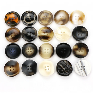 zam tsim tsho tiv no 4 qhov ntuj resin horn khawm rau lub tsho garment