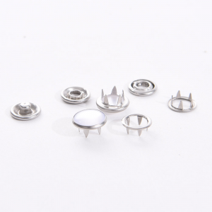 Grosir Custom 15mm Metal Silver Snap Ring Button Hollow Snap Tombol kanggo Jaket