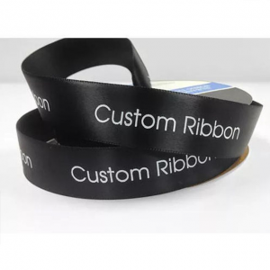 Kev cai luam wholesale logo kab tshoob kho kom zoo nkauj kub logo dub satin ribbon