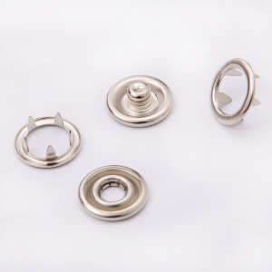 Grosir Custom 15mm Metal Silver Snap Ring Button Hollow Snap Tombol kanggo Jaket