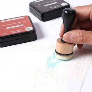 Mini ink blending tool and ink blending foam